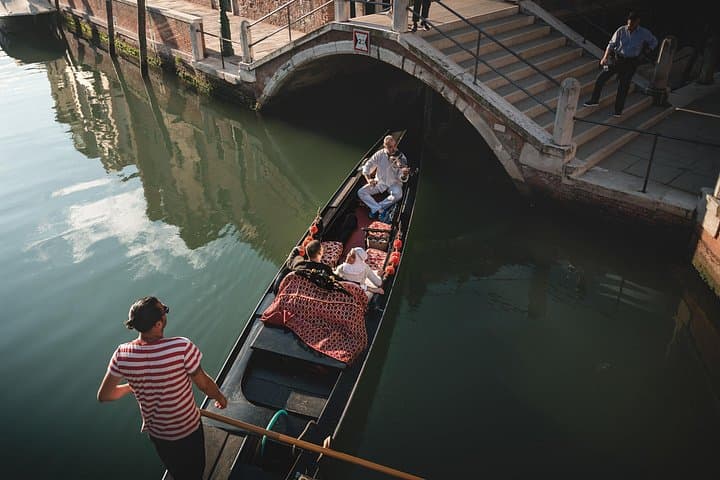 Gondola Ride with violinist and champagne — photo 1 of 6