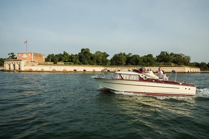 Private Cruise: Churches and Cloisters on the Islands of Venice — photo 1 of 6