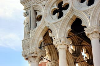 Venice Highlights:Doge's Palace,St. Mark's Basilica,Walking Tour