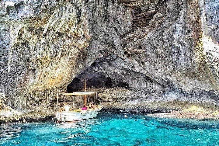 Capri Private Boat Stress Free Tour from Naples or Sorrento — photo 1 of 6