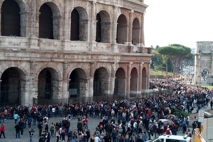 Colosseum and Roman Forum with Expert Tour Guide — photo 1 of 21