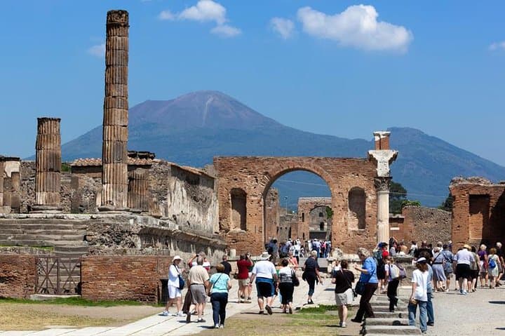 Pompeii and Herculaneum led by an Archaeologist with private transport — photo 1 of 8