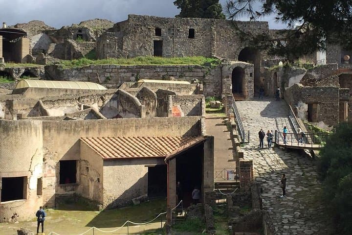 Transfer From Naples To Sorrento or Amalfi Coast with stop in Pompeii — photo 1 of 2
