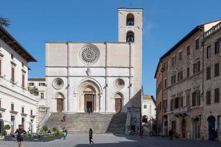 Private tour of Todi with a local guide — photo 1 of 4
