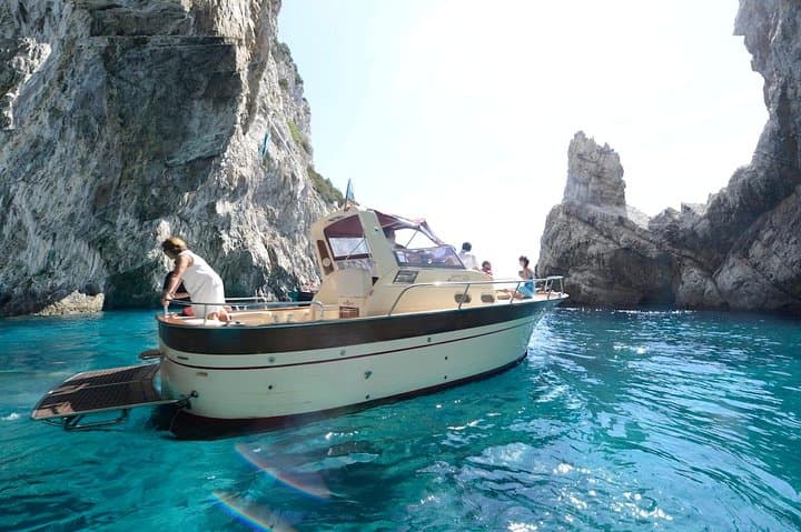 Small Group Capri Island Boat Ride with Swimming and Limoncello — photo 1 of 11