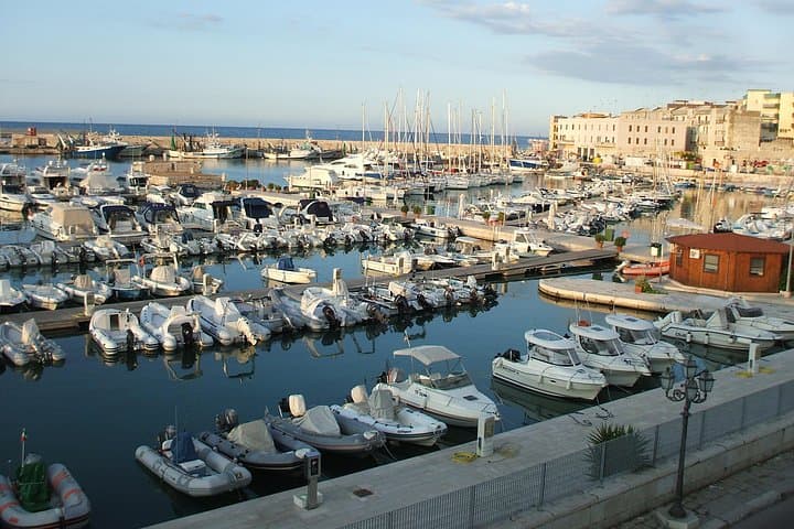 BISCEGLIE walking tour: a nice town on the Adriatic sea — photo 1 of 16