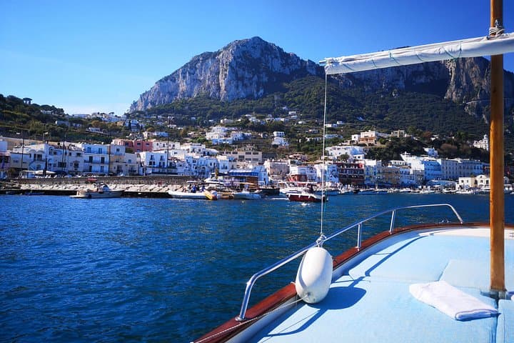 Private boat tour around Capri with Classy Gozzo — photo 1 of 14
