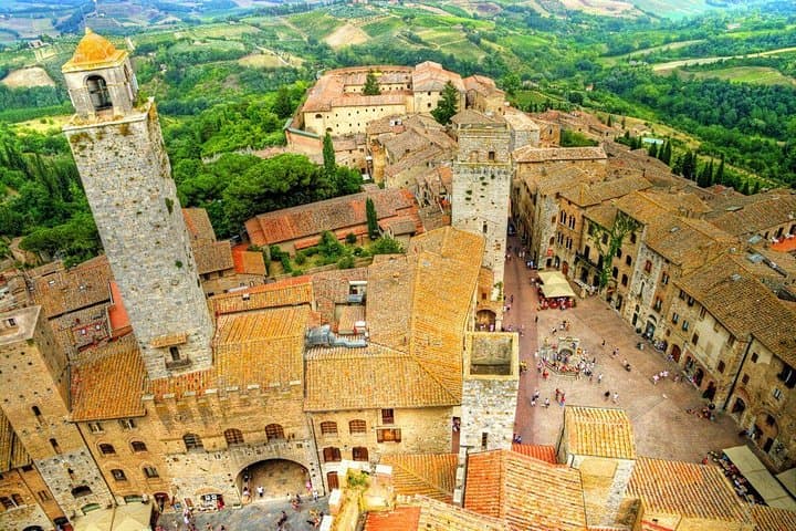 Ancient Wine Cities: Montalcino, San Gimignano and Chianti — photo 1 of 15