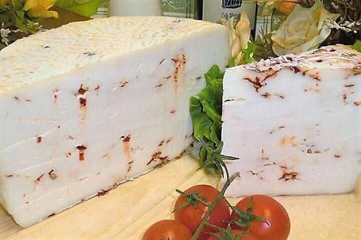 Cheese and wine tasting, dairy farm, liqueurs and spirits, Euganean Hills — photo 1 of 16