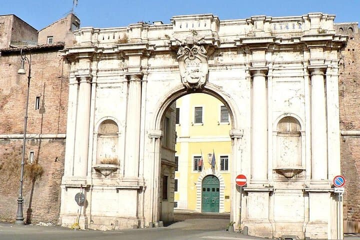Porta Portese Market, Trastevere, St Cecilia & Jewish Ghetto Guided Tour in Rome — photo 1 of 6