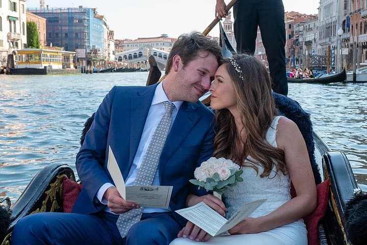 Celebrate Love: Renew Your Vows on a Romantic Gondola Ride — photo 1 of 20