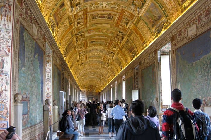 Private Vatican Museums, Sistine Chapel and Basilica with Pick-up — photo 1 of 14