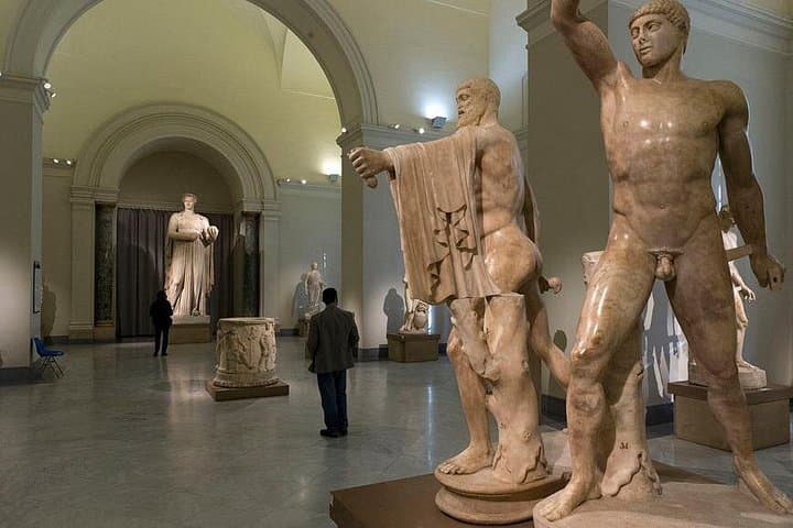 Tour of Pompeii+Herculaneum+National Archaeological Museum of Naples (Full Day) — photo 1 of 8
