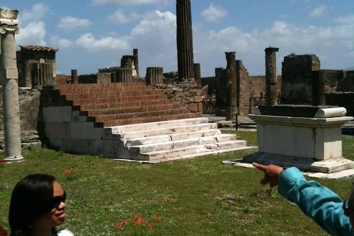 Private Transfer/Tour from/to Naples to/from Sorrento with stop in Pompeii — photo 1 of 11