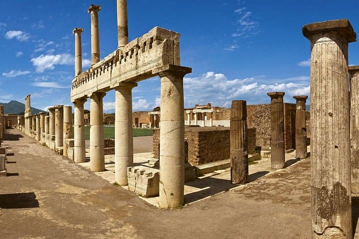 Pompeii-Sorrento-Positano tour from Naples, with licensed guide included — photo 1 of 7