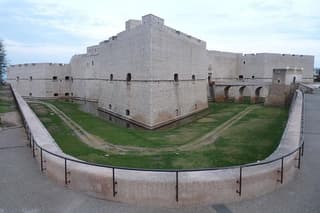 Barletta Walking Tour: the town of Challenge