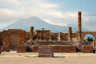 Private Guided Tour from Rome to Pompeii