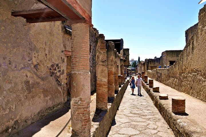 Transfer from Naples to Amalfi-Ravello with 2 hours Private Tour in Herculaneum — photo 1 of 6