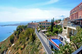 From Syracuse: Private Taormina and Castelmola tour with Arancino