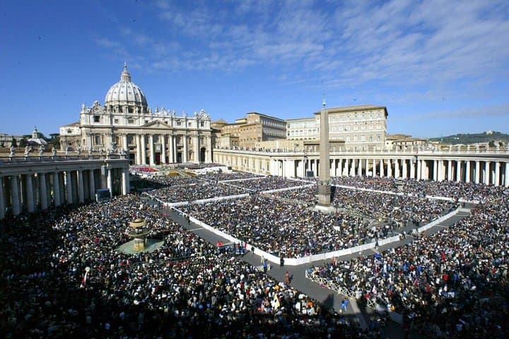 Papal Audience with Pope Leo XIV in Vatican City — photo 1 of 9