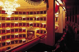 La Scala Theatre and Museum Tour in Milan With Guide