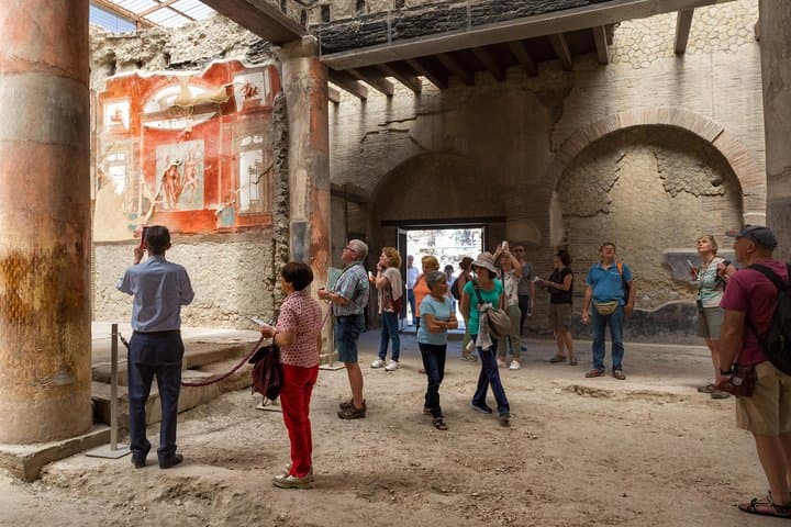 Herculaneum Private Tour with an Archaeologist — photo 1 of 8