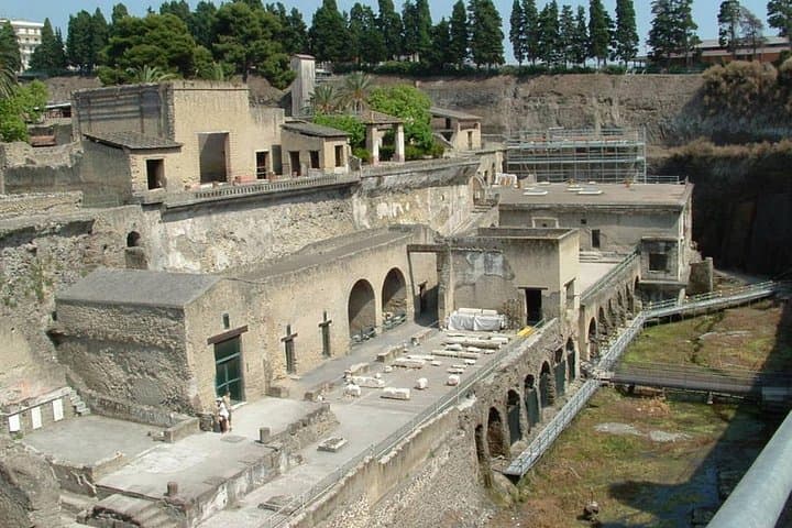 Transfer from Naples to Sorrento with stop to visit Pompei ruins — photo 1 of 6