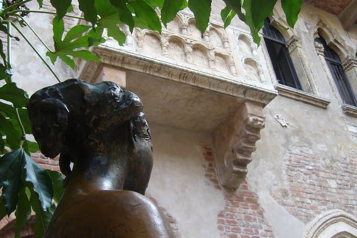 Passionate Verona: Living Romeo and Juliet's Story — photo 1 of 11
