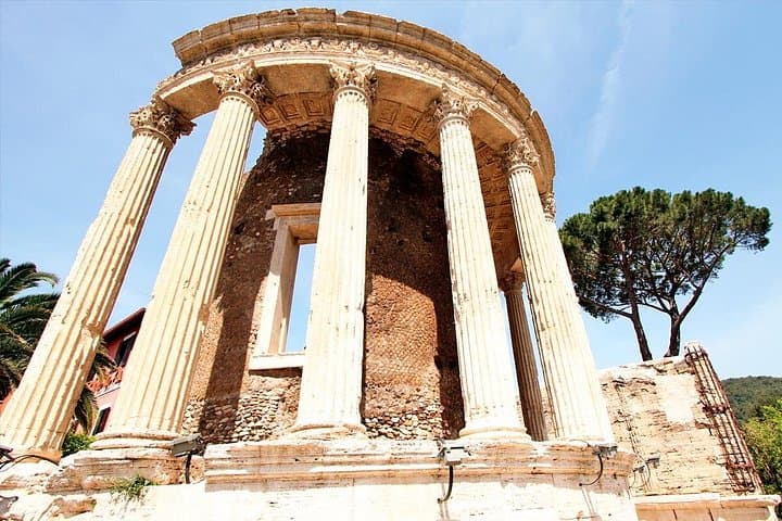 Best of Tivoli Guided Tour with Old Town, D'Este, Gregoriana & Hadrian's Villas — photo 1 of 6