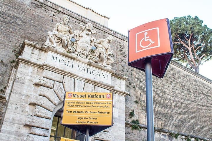 Wheelchair Accessible Vatican Tour with Skip the Line Tickets & Sistine Chapel — photo 1 of 7