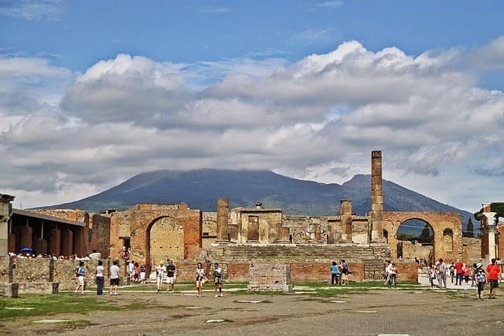 Private full day tour Pompei Ercolano and winery — photo 1 of 9