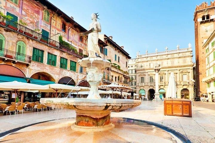 Verona City Sightseeing Walking Tour of Must-See Sites with Local Guide — photo 1 of 8