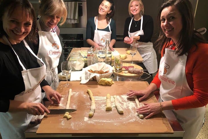Private cooking class with lunch or dinner in Arzachena — photo 1 of 8