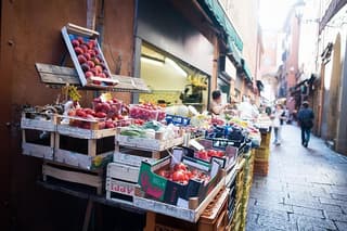 Private market tour, lunch or dinner and cooking demo in Ragusa