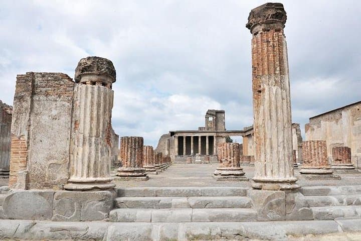 Transfer with stop in Pompeii from Naples to Amalfi Coast&Sorrento — photo 1 of 16