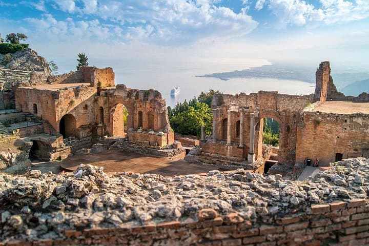 POMPEII & VESUVIUS skip-the-line tour from Sorrento — photo 1 of 12