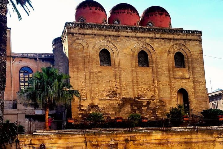 A walk among the monuments and markets of Palermo — photo 1 of 8