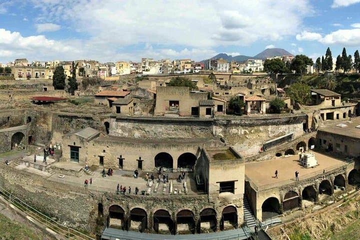 Tour of Hercolaneum, Pompeii, Sorrento (Full Day 8h) — photo 1 of 15