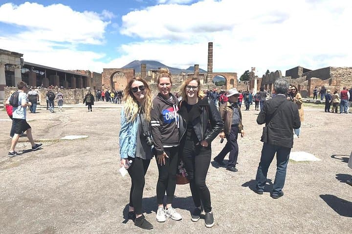 VIP Pompeii Tour including Newly Opened Houses With Archaeologist — photo 1 of 7