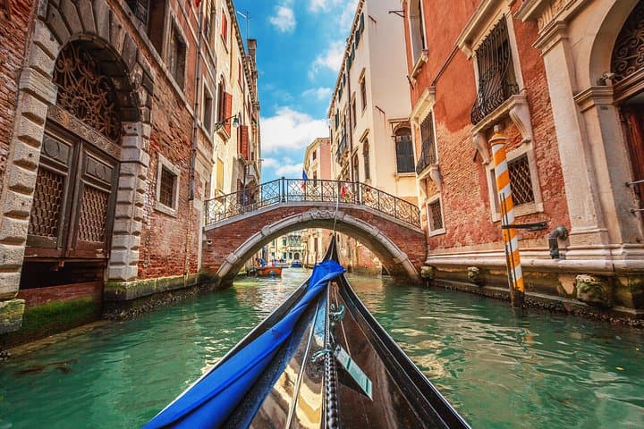 Classic 30-Minute Gondola Ride in Venice — photo 1 of 8