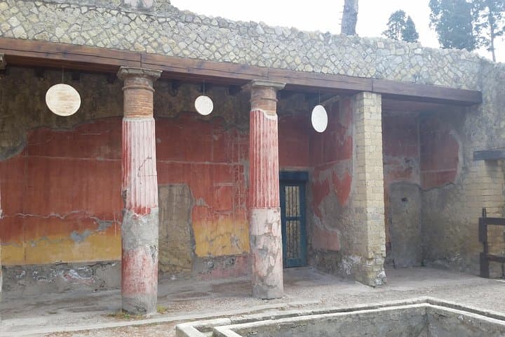 Tour in the ruins of Herculaneum with an archaeologist — photo 1 of 14