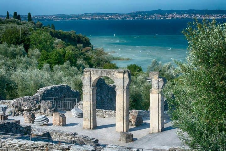 Sirmione & Verona, Lake Garda, private tour from Milan, by car. — photo 1 of 25