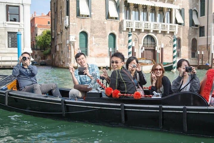 Venice Shared Gondola Ride — photo 1 of 9