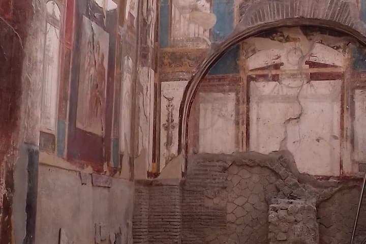 Transfer From Naples Train Station/area to Sorrento 2hr stop in Herculaneum — photo 1 of 18