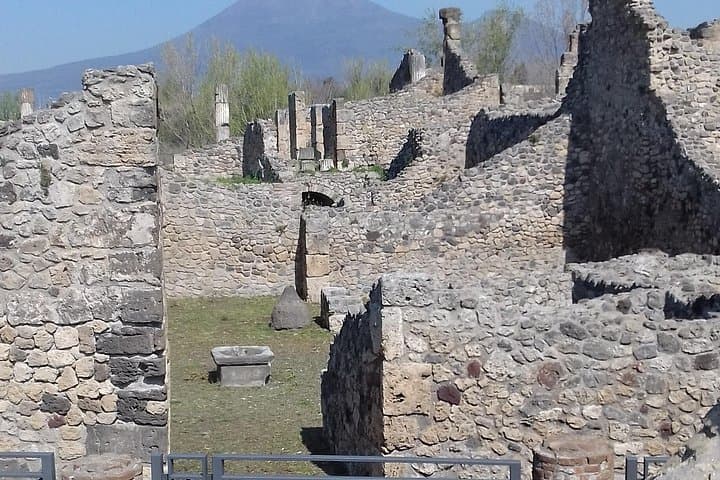Transfer from Naples train station with 2 stops (Herculaneum & Pompeii) — photo 1 of 11