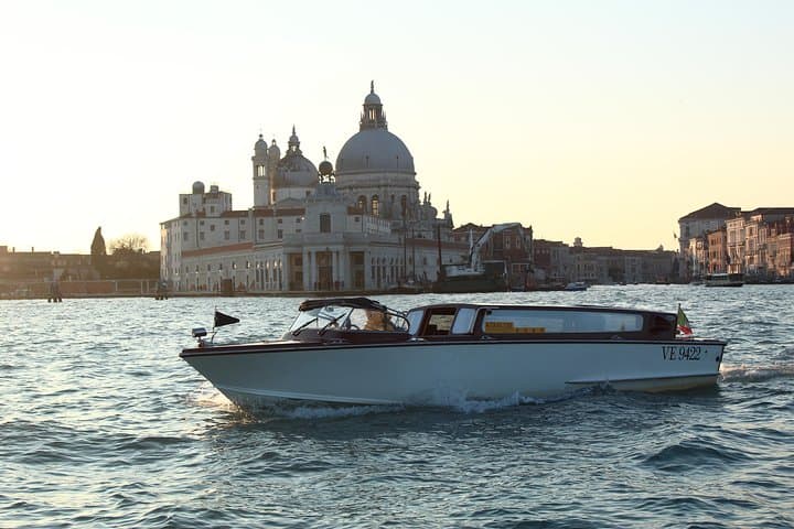 Private Departure Transfer: Venice Hotels to Venice Train or Bus Station — photo 1 of 7