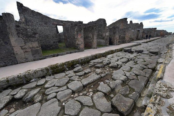 Pompeii Guided Tour & Wine tasting + Easy lunch — photo 1 of 3