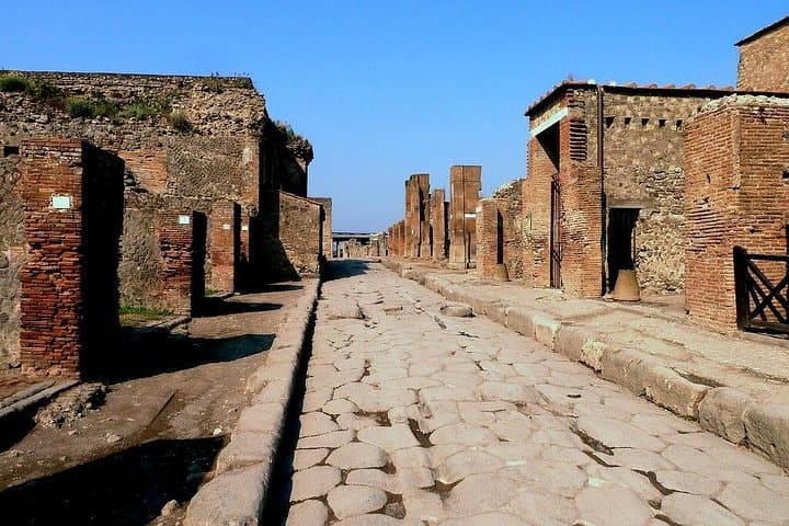 Skip the Line Full day Tour of Pompeii through the Ancient Domus — photo 1 of 8