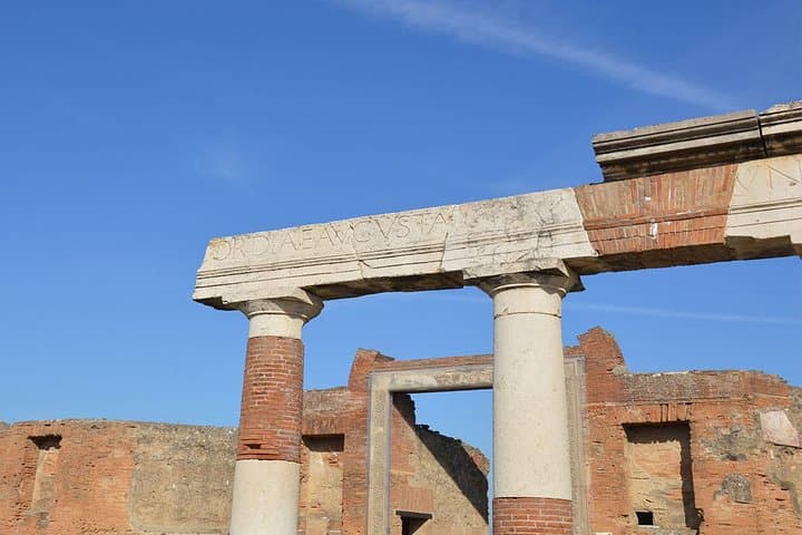 Ancient Pompei in the afternoon — photo 1 of 6