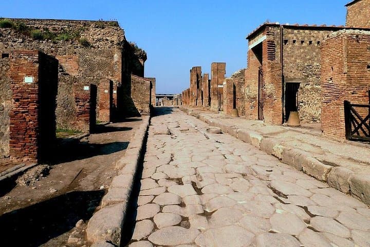 Live Like an Ancient Roman:Pompeii & Herculaneum Ruins Skip the Line Guided Tour — photo 1 of 9